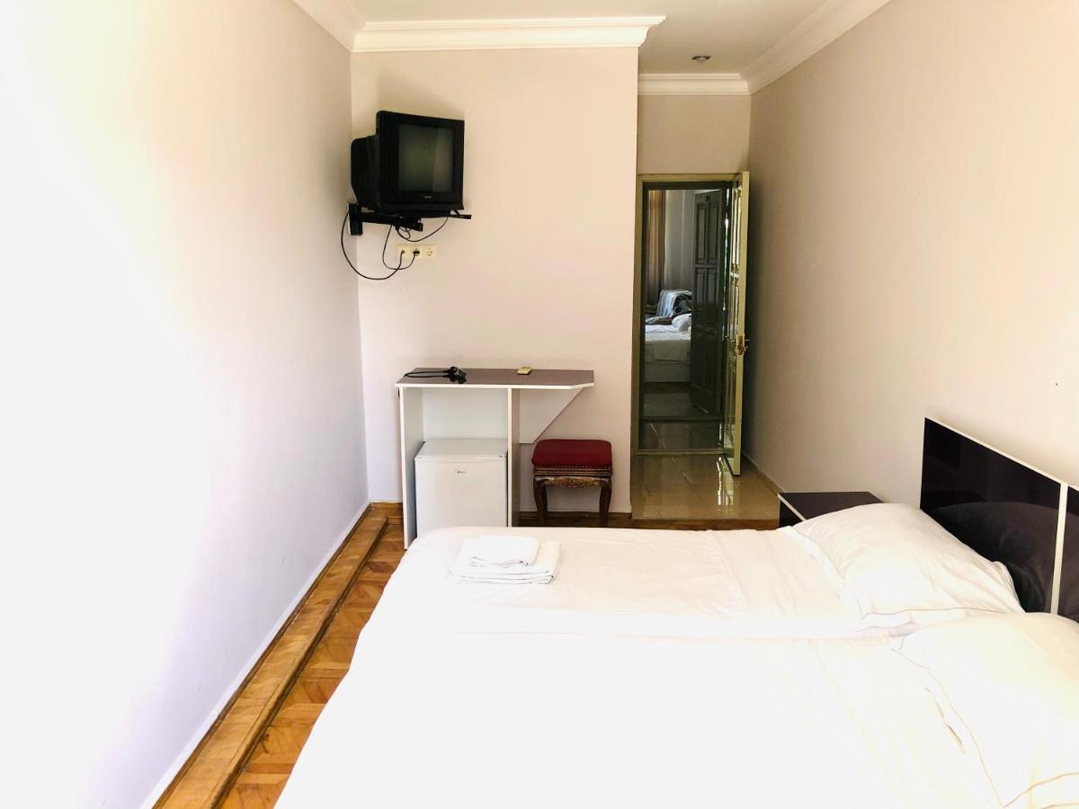 Hotel Dolphin Batoumi Extérieur photo