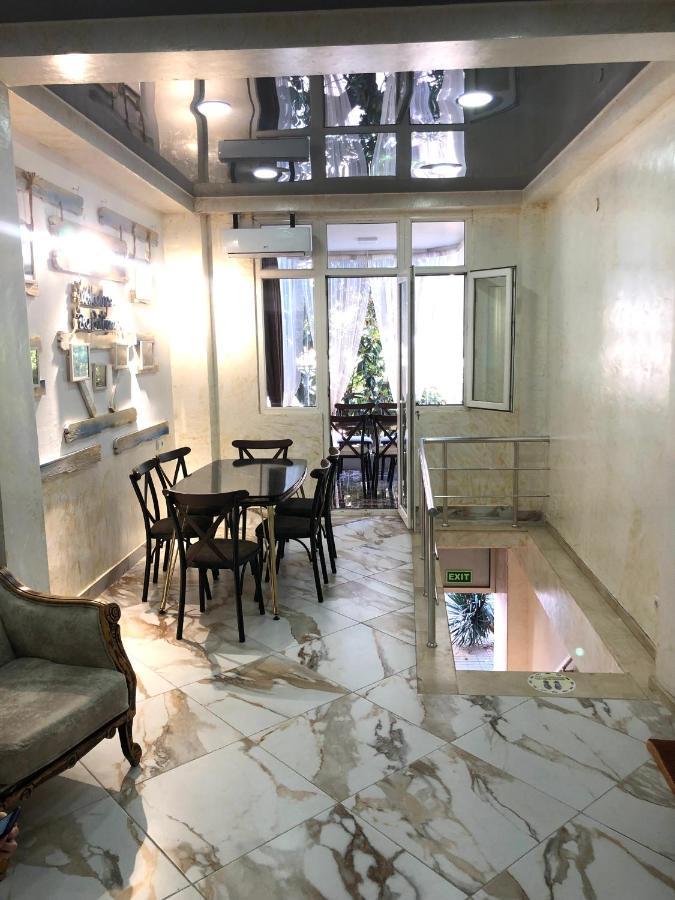 Hotel Dolphin Batoumi Extérieur photo