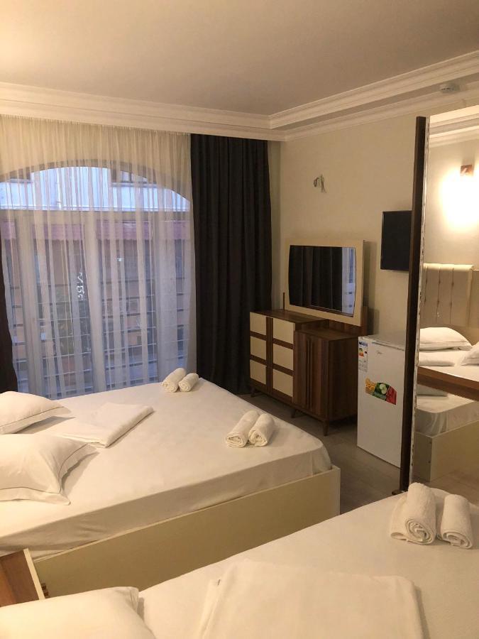 Hotel Dolphin Batoumi Extérieur photo
