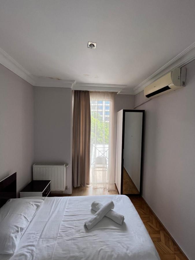 Hotel Dolphin Batoumi Extérieur photo